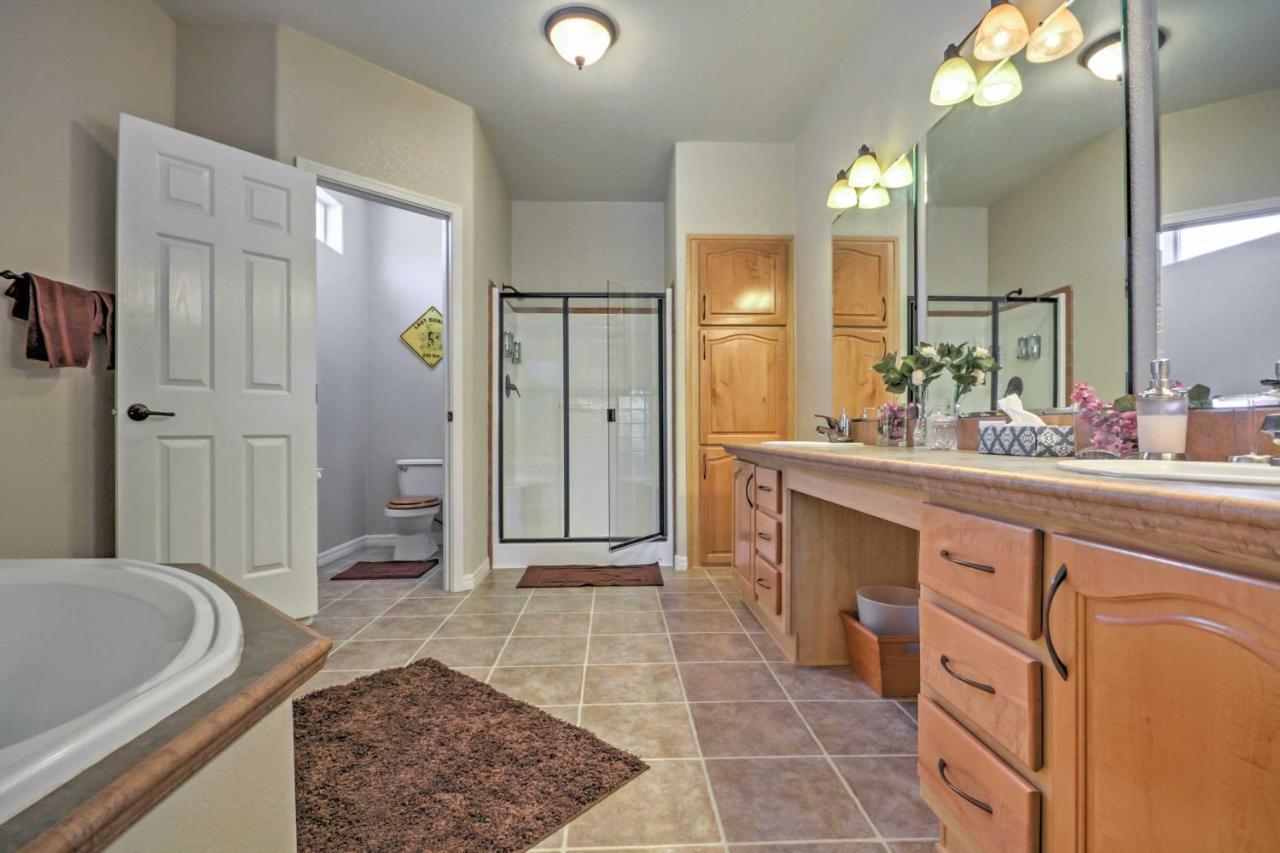 Beautiful Kanab Home With Yard - Walk To Restaurants Eksteriør bilde