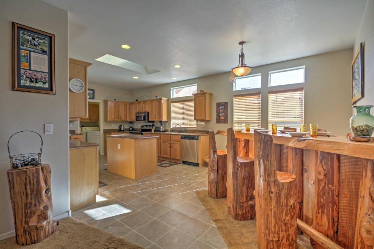 Beautiful Kanab Home With Yard - Walk To Restaurants Eksteriør bilde