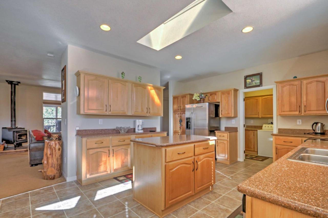 Beautiful Kanab Home With Yard - Walk To Restaurants Eksteriør bilde