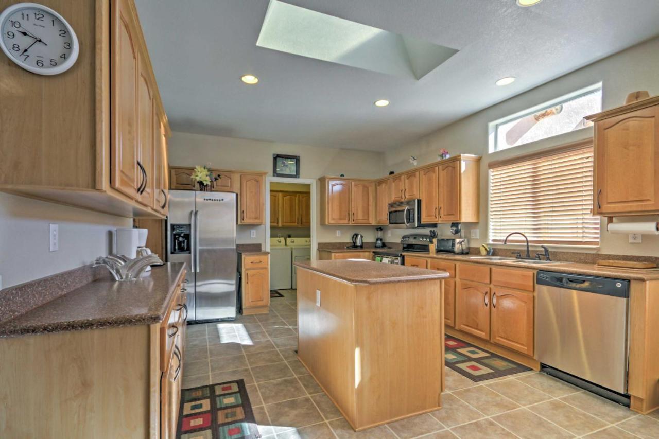 Beautiful Kanab Home With Yard - Walk To Restaurants Eksteriør bilde